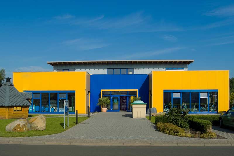 2003 Einweihung des neuen Büro-und Ausstellungsgebäudes - Amigo Schwimmbadservice - Waltershausen/Thüringen